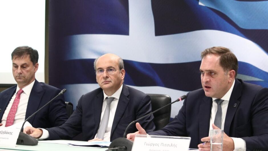 Φορολογικό νομοσχέδιο / Κεφαλικός φόρος 1427,40 ευρώ για 735.000 ελεύθερους επαγγελματίες