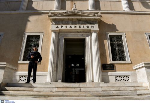 Συμβούλιο Επικρατείας: Οι βουλευτές δεν δικαιούνται αναδρομική αύξηση αποδοχών – Τι ζητούσαν