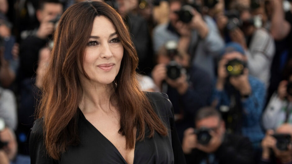 Είναι 59 και δεν έχει ίχνος… ρυτίδας: Η Μόνικα Μπελούτσι έμεινε φυσική και τις «έσβησε» όλες, ο χρόνος δεν την αγγίζει