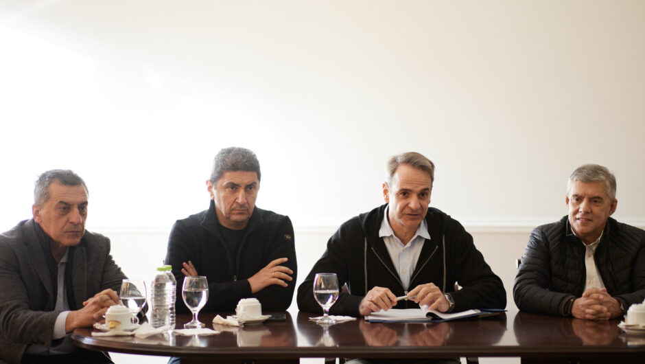 Λάρισα: «Επί τάπητος» η κατάσταση στις παρακάρλιες περιοχές – Εικόνες από τη σύσκεψη υπό τον Κ. Μητσοτάκη