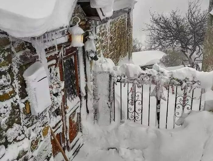 Φλώρινα: Έφτασε το ενάμισι μέτρο το χιόνι στο Νυμφαίο – Μαγικές εικόνες