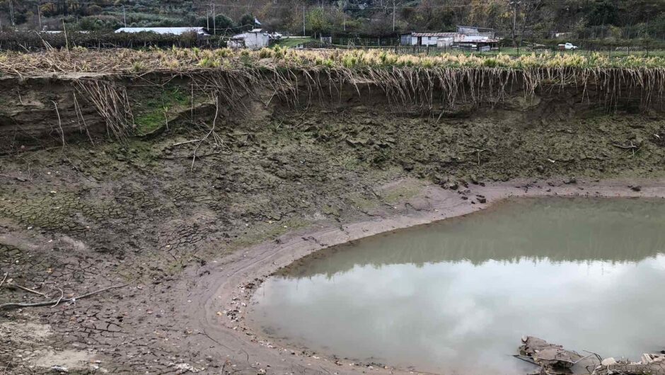 Απίστευτες εικόνες: Ο κρατήρας που προκάλεσαν οι πλημμύρες έξω απ’ τη Λάρισα – Αυτοψία του onlarissa σε «αποδομημένες» γέφυρες (φωτό – βίντεο)