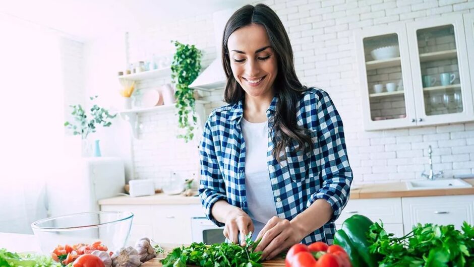 Έντερο: Πέντε συνήθειες που το διατηρούν νεανικό και ενισχύουν τη μακροζωία