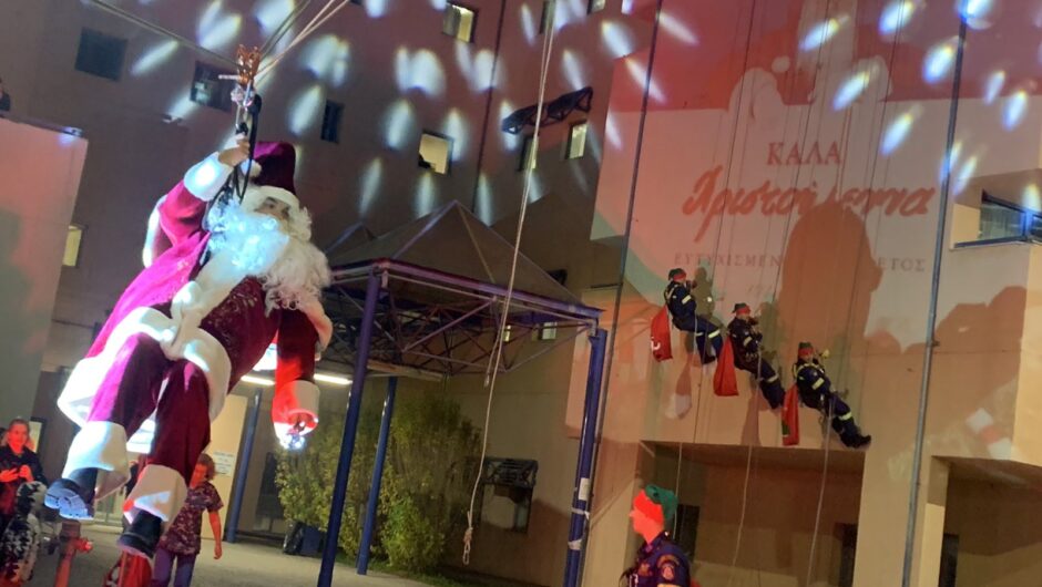«Εναέριος» Άγιος Βασίλης… προσγειώθηκε γεμάτος δώρα στις αγκαλιές των νοσηλευόμενων παιδιών του ΠΓΝΛ – Πάρτι στο νοσοκομείο (φωτο – βίντεο)