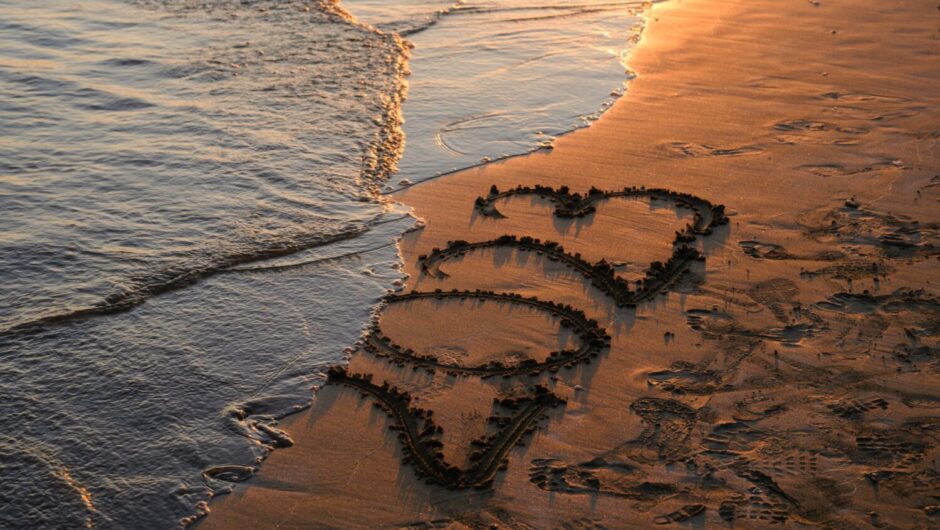 Εκτοπίσεις, θερμοκρασίες στα ύψη και αλμυρά πρόστιμα – Το 2023 σε δέκα ρεκόρ