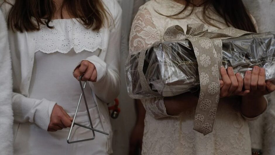 Κάλαντα Πρωτοχρονιάς: «Αρχιμηνιά κι Αρχιχρονιά» – Οι παραλλαγές των στίχων και το έθιμο