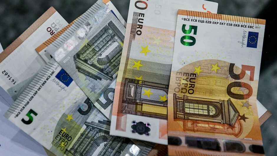 Ευρωβαρόμετρο: Οι Έλληνες στον πάτο της ΕΕ – Δεν μπορούν να πληρώσουν τους λογαριασμούς στο τέλος του μήνα