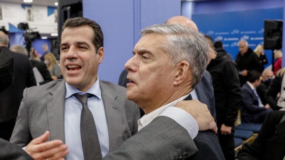 Τέμπη: Οι συγγενείς των θυμάτων μηνύουν Πλεύρη, Αγοραστό, Παπαγεωργίου, Παπαδόπουλο και κρατικούς αξιωματούχους