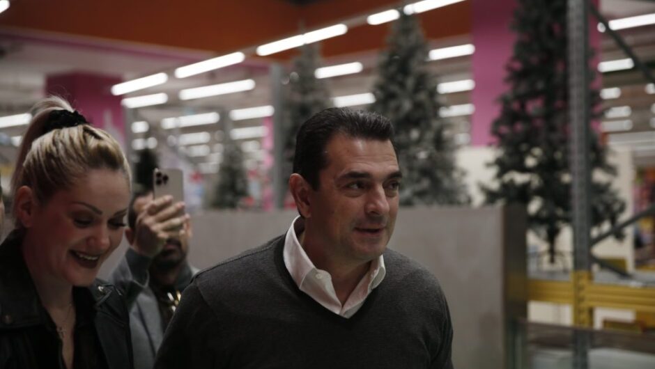 Από καλάθι σε… καλάθι η κυβέρνηση Μητσοτάκη αλλά η ακρίβεια σαρώνει