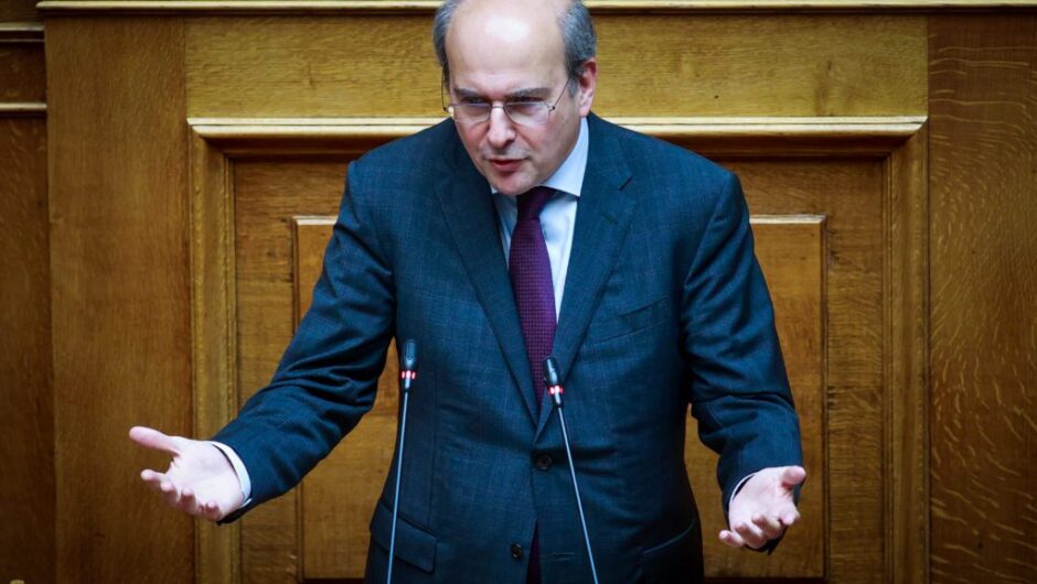 Κρυφή τροπολογία Χατζηδάκη με χατίρια υπέρ των servicers στη Βουλή