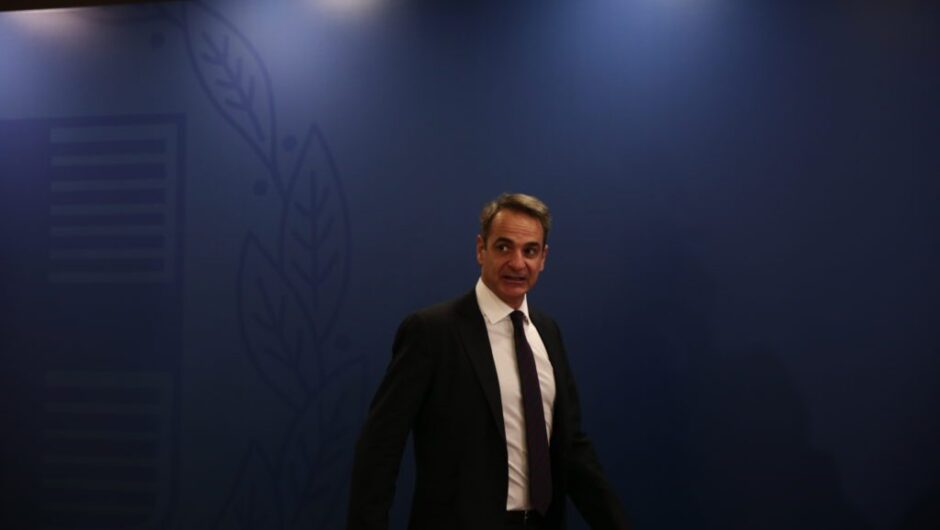 Ξένα κέντρα απειλούν τον Μητσοτάκη…