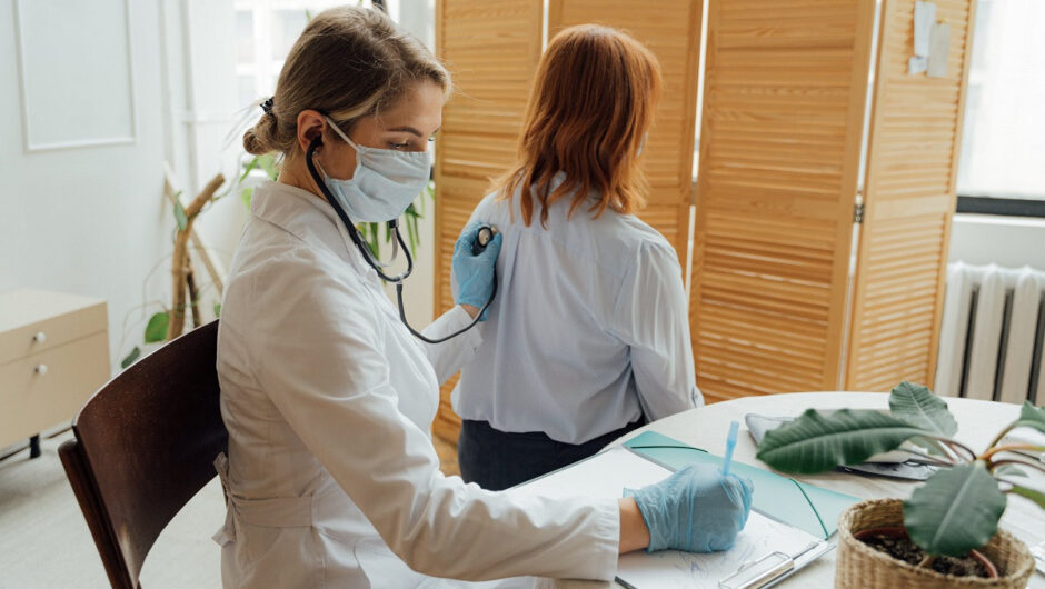 Υψηλή χοληστερίνη και πίεση πριν από τα 55 – Οι κίνδυνοι για την καρδιά
