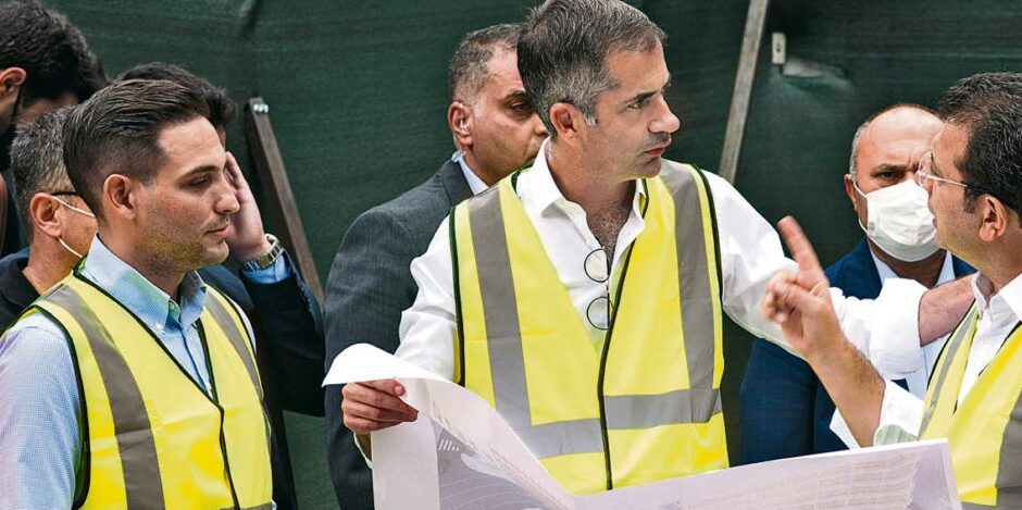 Ανάπλαση «γαλάζιας» μπίζνας και ομερτά για τον Μπακογιάννη