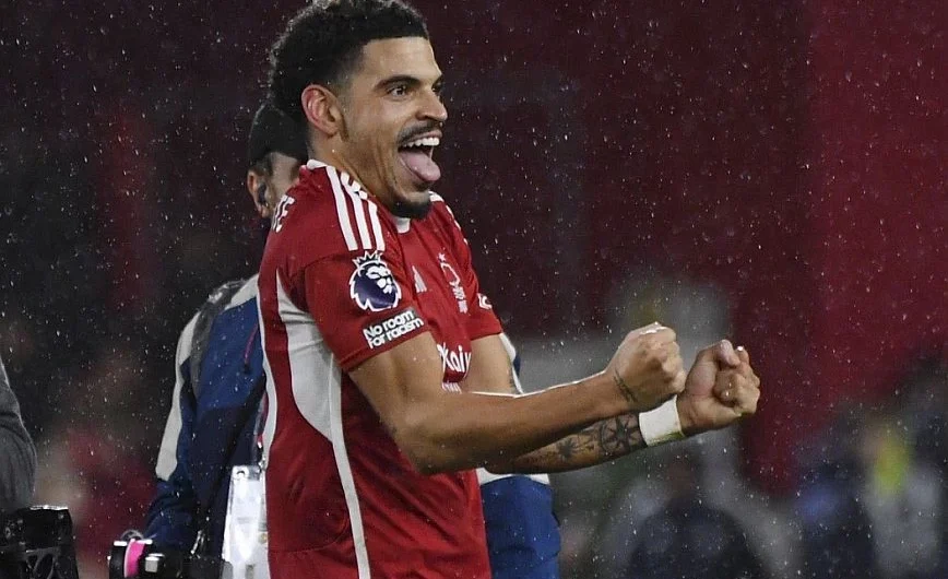 Νότιγχαμ Φόρεστ – Μάντσεστερ Γιουνάιτεντ 2-1: Η ομάδα του Βαγγέλη Μαρινάκη πέταξε εκτός 6άδας τους «κόκκινους διάβολους»