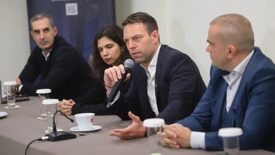 Σταθερό φορολογικό σύστημα για μια 10ετία προτείνει ο Κασσελάκης
