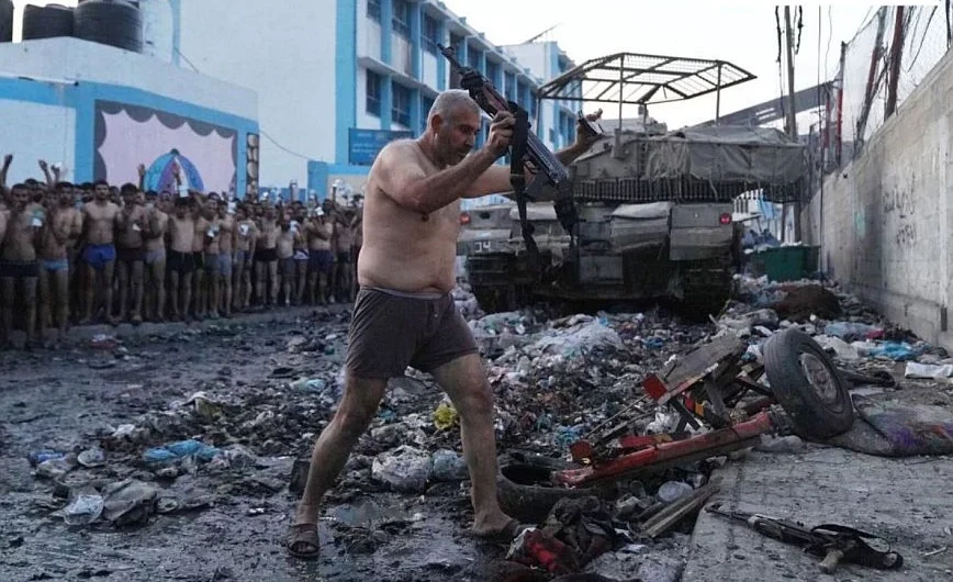 Μέλη της Χαμάς φέρονται να παραδίνονται στον στρατό του Ισραήλ: Δείτε εικόνες που κάνουν τον γύρο του διαδικτύου