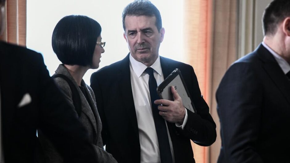 Μιχάλης Χρυσοχοΐδης / Αόρατος για την Ειρήνη Αγαπηδάκη