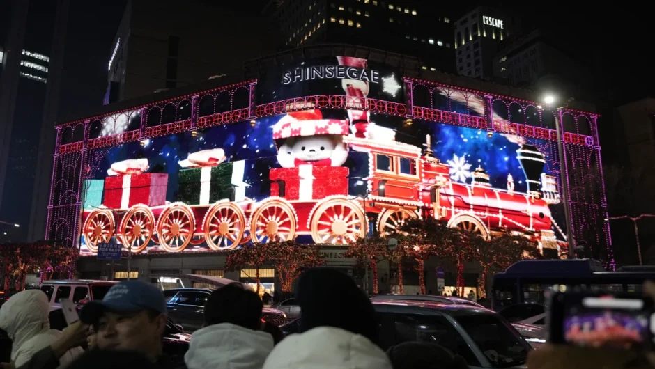 Υπέροχες φωτογραφίες από τα Χριστούγεννα σε όλο τον κόσμο με τον φακό του AP