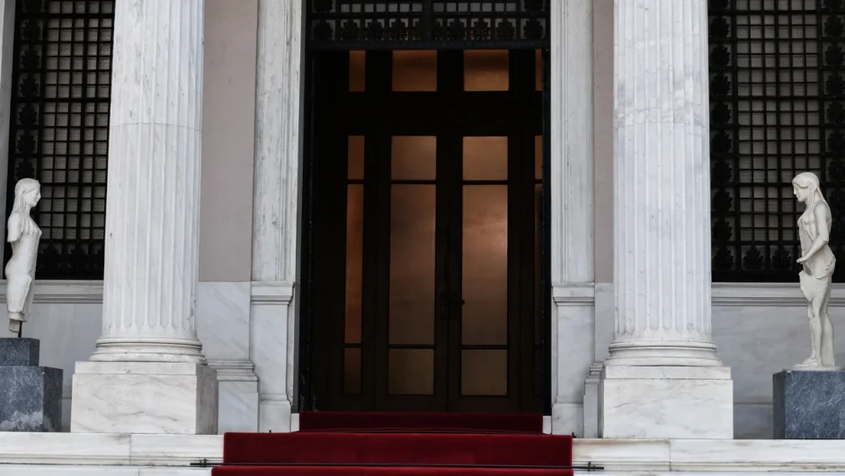 Οι «επιχειρηματικοί πόλεμοι» και η αλαζονεία του Μαξίμου