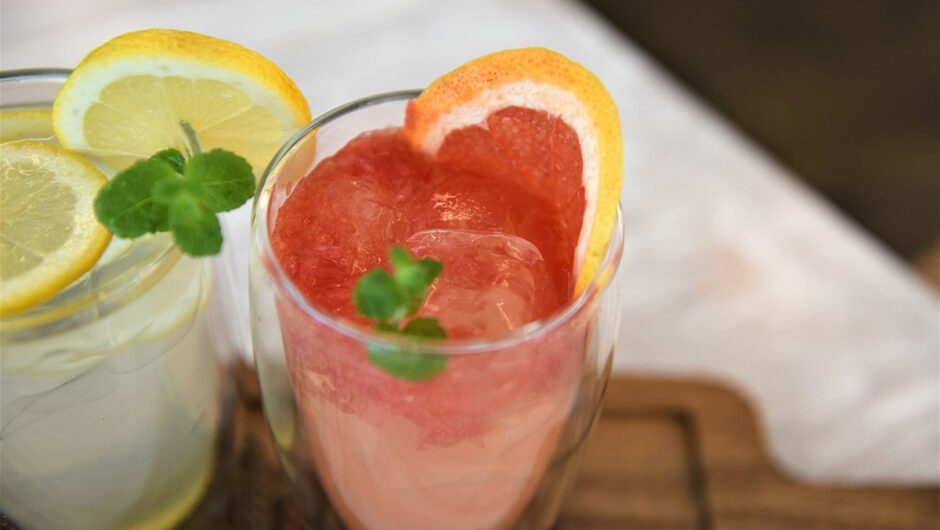 Ρευματοειδής αρθρίτιδα: Ποια ροφήματα και ποτά δεν πρέπει να αναμείξετε με φάρμακα