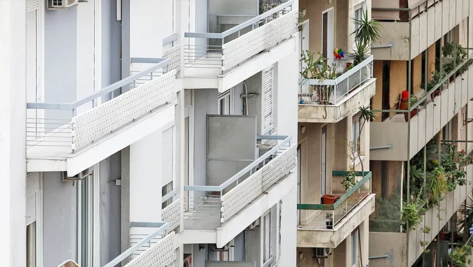 Τέλος στις πολυκατοικίες με πετρέλαιο και φυσικό αέριο λέει η ΕΕ -Τα πάνω κάτω φέρνει η νέα Οδηγία