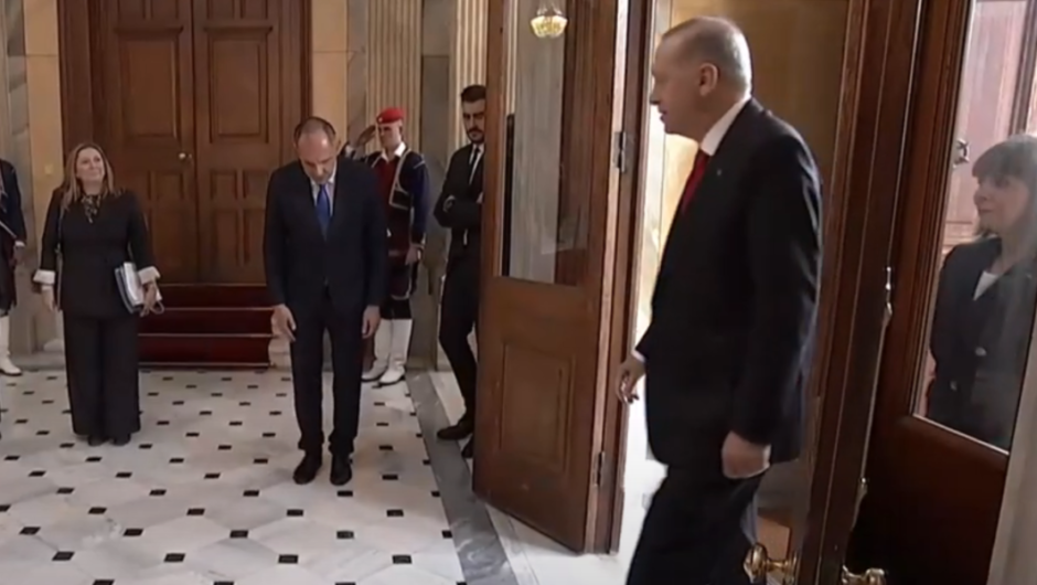 Επίσκεψη Ερντογάν / Τι απαντά ο Γεραπετρίτης για την «υπόκλιση»