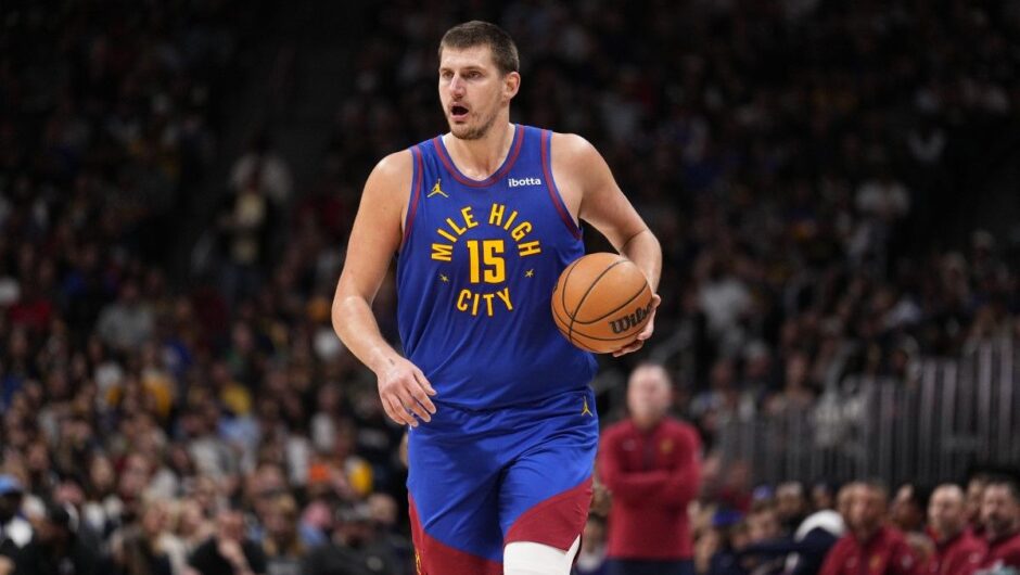 NBA: Οι Νάγκετς συνέτριψαν με 130-104 τους Μάβερικς με “σβηστό” Γιόκιτς, συγκλονιστικός – αλλά μόνος – ο Ντόντσιτς