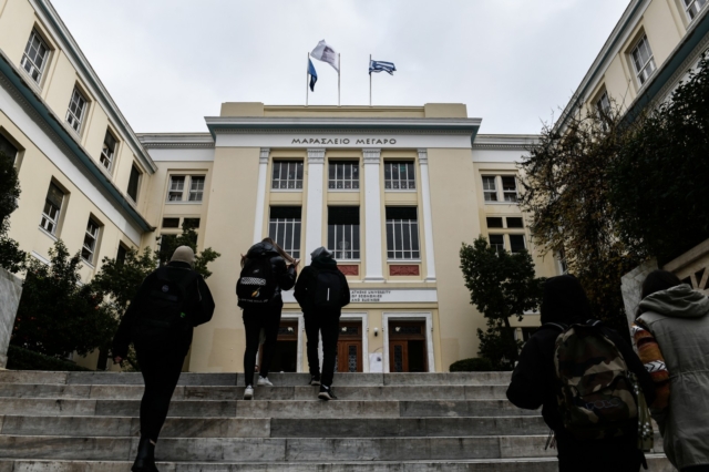 Αυτοδιοίκηση: Κόκκινο πανί για την ολιγαρχία