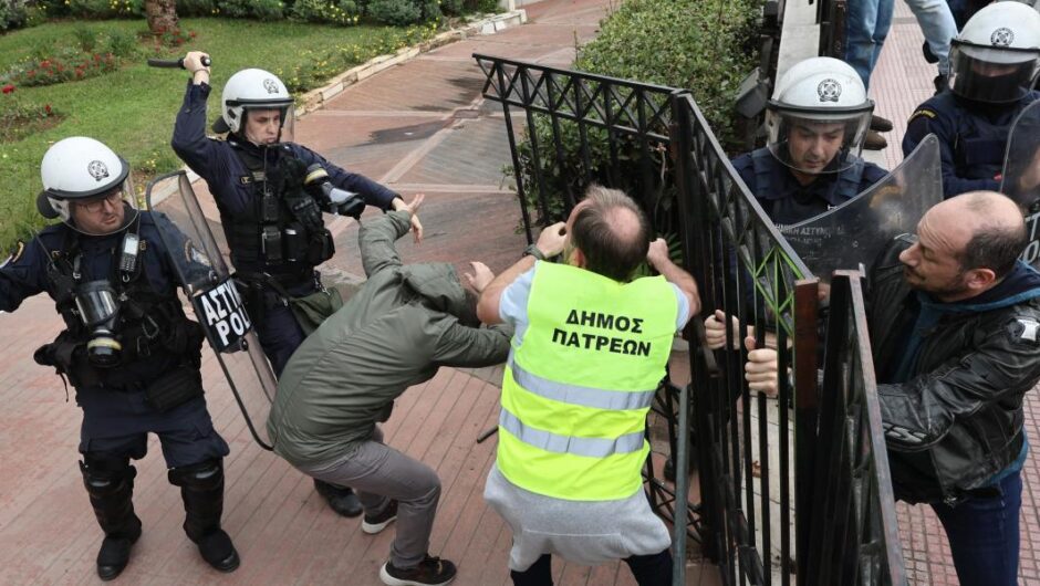 Κυβέρνηση Μητσοτάκη / Χημικά και ξύλο σε συμβασιούχους που ζητούν τη μονιμοποίηση τους