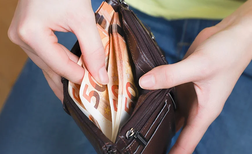 Η Εφορία στέλνει «καυτές» κλήσεις για πληρωμή φόρων και προστίμων