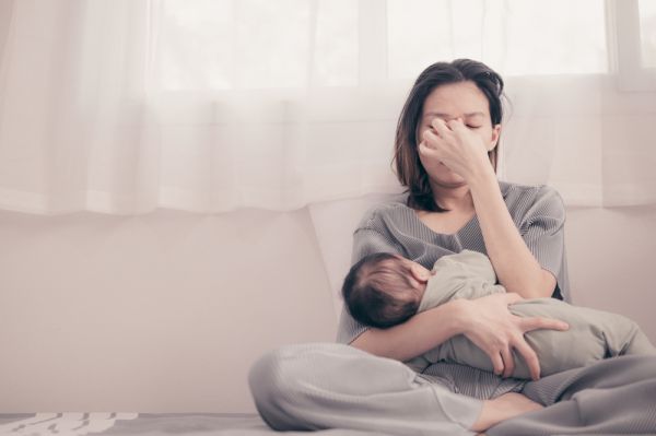 Nέα μαμά: Η αϋπνία σας εξαντλεί; Αντιμετωπίστε την άμεσα