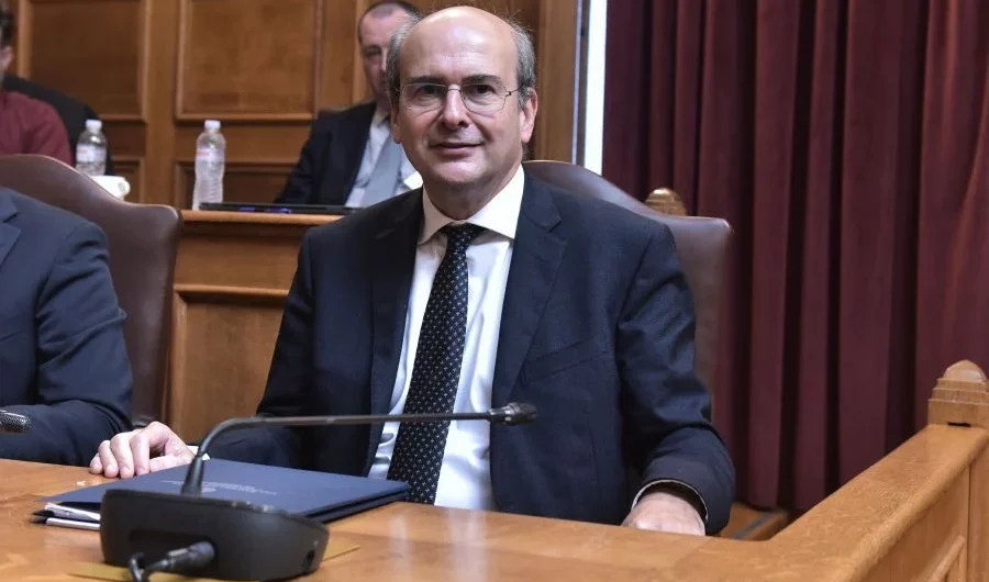 Βουλή – Χατζηδάκης: Αυτές είναι οι απαντήσεις στους 10 «μύθους» για την φορολόγηση των ελεύθερων επαγγελματιών