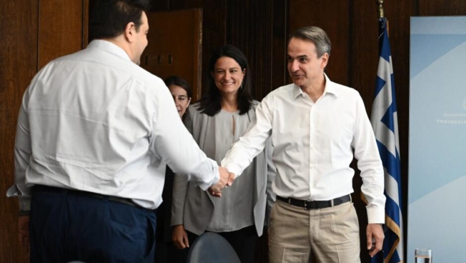 Κυβέρνηση Μητσοτάκη / Έδρα από το μανίκι – Η μεθόδευση με κλειστή τη Βουλή