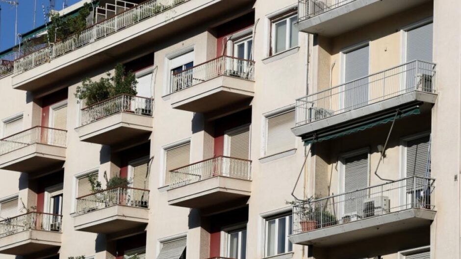 Κυβέρνηση Μητσοτάκη / Επιταχύνει τους πλειστηριασμούς – 9.000 ακίνητα «στο σφυρί» στο πρώτο εξάμηνο του 2024