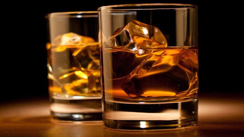 Αλκοόλ – Νοθεία: Ποια ποτά νοθεύονται περισσότερο – Πώς θα το καταλάβετε – Πώς να προφυλαχθείτε