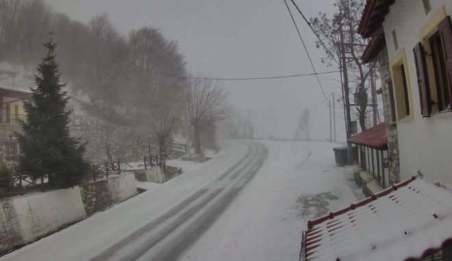 Φινλανδία: Οι πολικές θερμοκρασίες παγώνουν ακόμα και το βραστό νερό