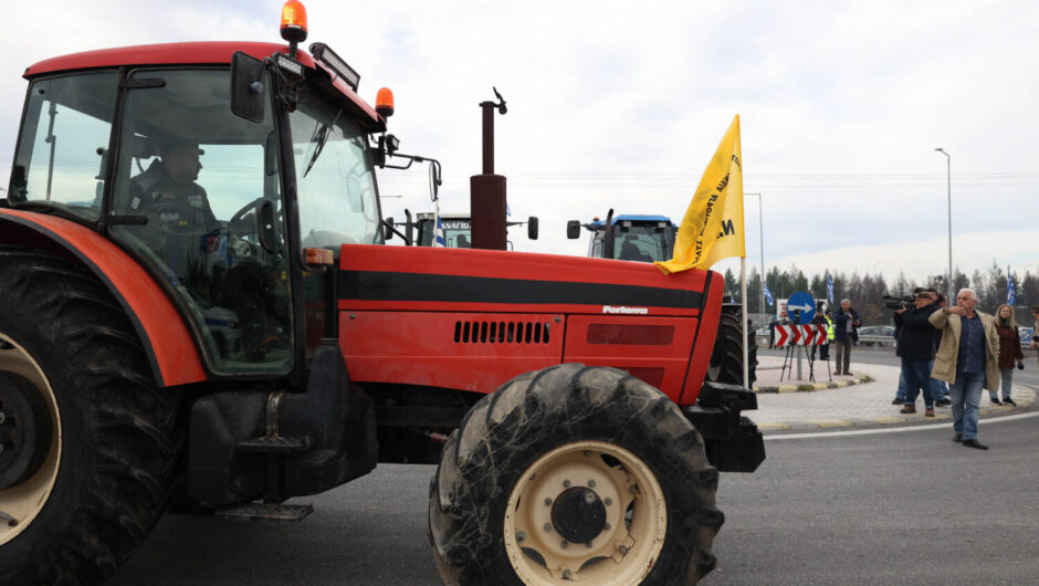 Θεσσαλία: Κλιμακώνουν τις κινητοποιήσεις οι αγρότες – Βγαίνουν τρακτέρ και αγροτικά μηχανήματα