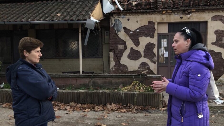 Μόλις 10 λεπτά απ’ τη Λάρισα, εκεί όπου ο χρόνος σταμάτησε μετά από το διπλό χτύπημα της φύσης: «Μας εγκατέλειψαν σε έναν τόπο φάντασμα..» (φωτο – βίντεο)