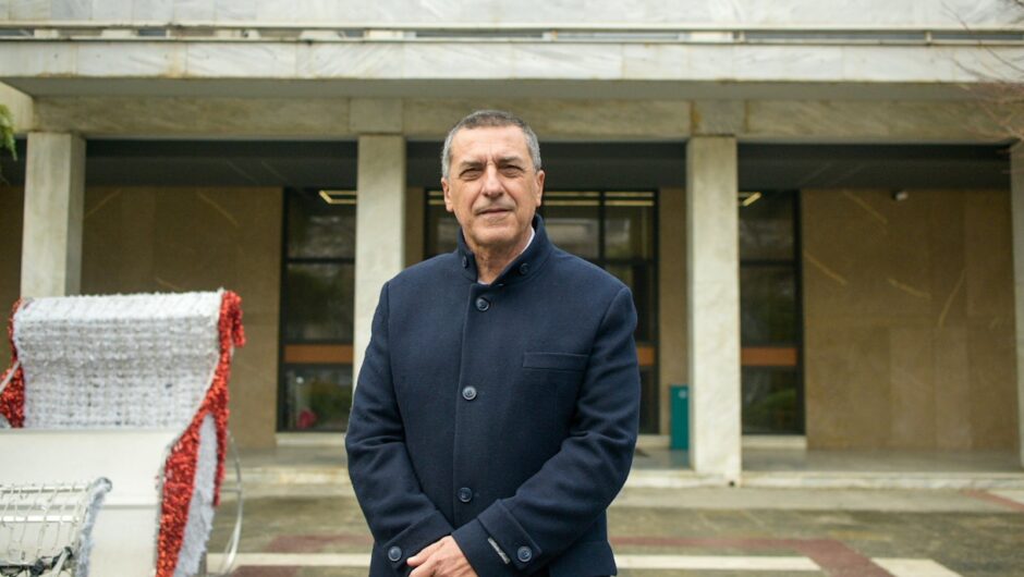 Ανέλαβε και ξεκίνησε δουλειά από το γραφείο του ο νέος Περιφερειάρχης Θεσσαλίας Δ. Κουρέτας: Οι ευχές, ο όγκος εργασίας και τα νέα γραφεία (βίντεο – φωτο)