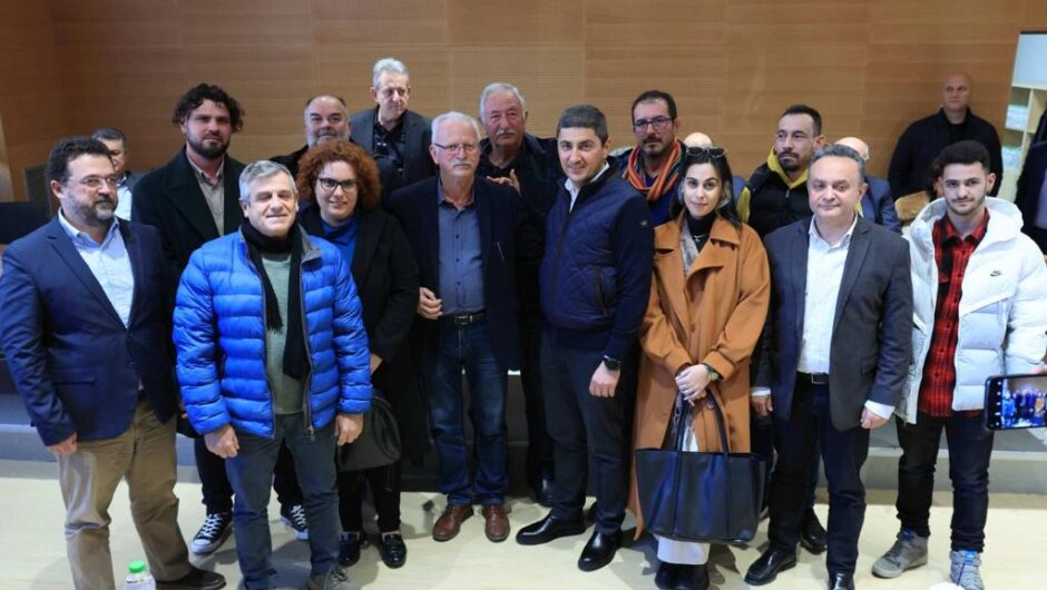 Τί είπε ο Λ. Αυγενάκης με μελισσοκόμους, πτηνοτρόφους, χοιροτρόφους – Συζητήθηκε η δημιουργία μελισσοκομικού πάρκου στη Θεσσαλία