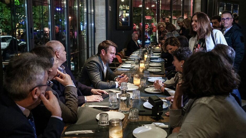 Η «Σύνοδος των Σπετσών» του ΣΥΡΙΖΑ: Τα brainstorming, το γεύμα στον «Ταρσανά» και οι απόντες