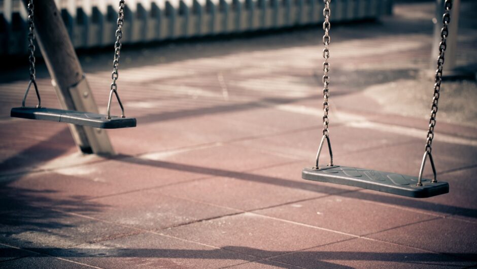 Ο απίθανος λόγος που ακυρώθηκαν δύο διαγωνισμοί 1 εκ. ευρώ για παιδικές χαρές στη Λάρισα – Ίδιες κούνιες, ίδια περίοδος… διαφορετικές τιμές!