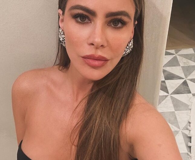 Τα 5 λάθη μακιγιάζ που κάνουν οι γυναίκες μετά τα 50 και δείχνουν τα μάτια κουρασμένα