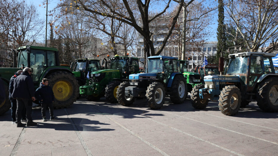 Στην Κεντρική Πλατεία της Λάρισας τα τρακτέρ-Τί λένε οι αγρότες (φωτ. & βίντεο)