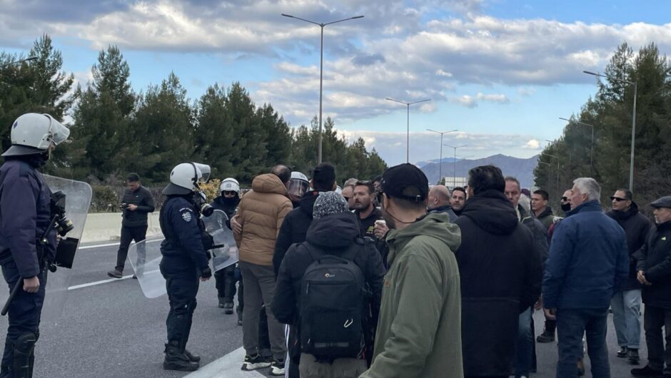 Στην Εθνική οδό οι αγρότες-Ολιγόλεπτη κατάληψη του οδοστρώματος (φωτ.&βίντεο)