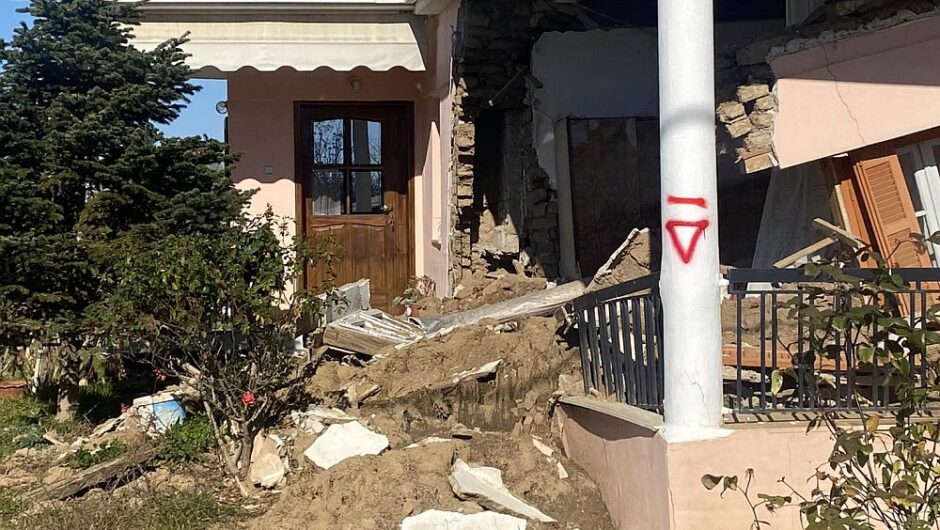 Πλημμύρες Θεσσαλία: «4 μήνες χωρίς τηλέφωνο, περιμένουμε αποζημιώσεις» – Τι είπαν οι κάτοικοι στους βουλευτές του ΣΥΡΙΖΑ