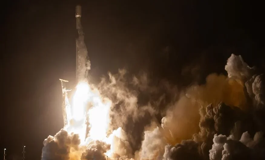 Ο Μασκ έστειλε 22 δορυφόρους στο Διάστημα – Οι εντυπωσιακές εικόνες από την εκτόξευση