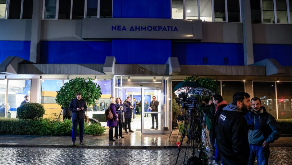 Το PowerPoint, η… πίσω πόρτα, τα «καρφιά», οι αμετάπειστοι: Τι έγινε στο γαλάζιο ραντεβού για τα ομόφυλα ζευγάρια