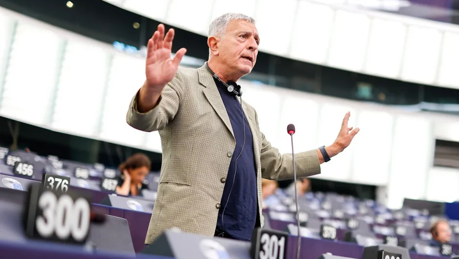 Δεν προλαβαίνουμε τις μεταμορφώσεις του Κούλογλου