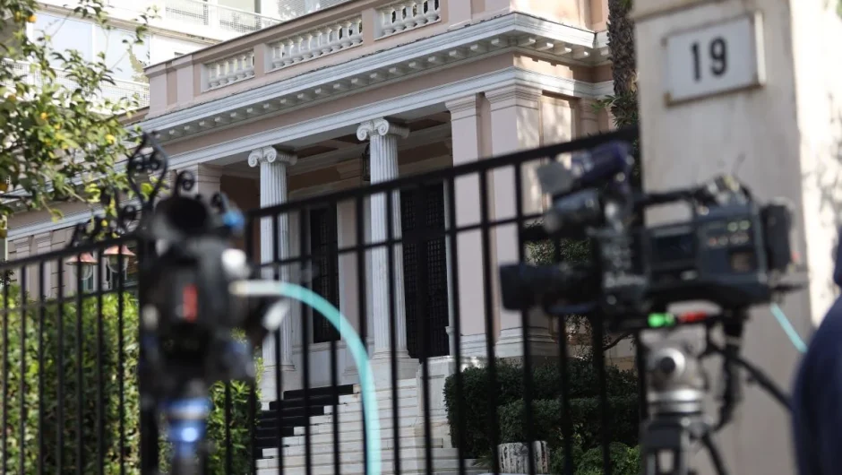 Το Μαξίμου άρχισε τους γρίφους για τις ευρωεκλογές